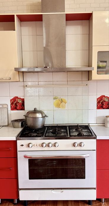 Продам газовую плиту Hansa