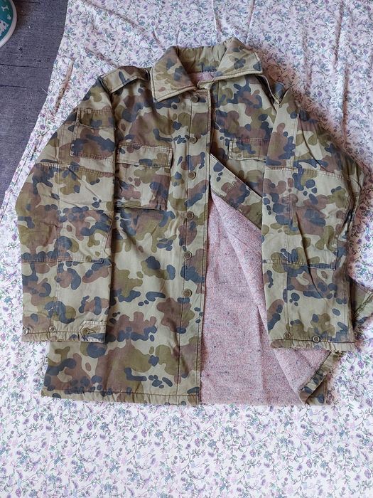 Veston camuflaj.
