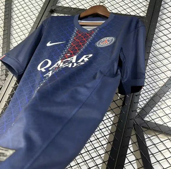 Echipament / Tricou fotbal PSG Paris Saint-Germain (MĂRIMEA M) - Sezon 25/26 (Home), Nou