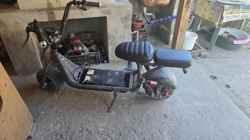 Vând scuter electric jrh .