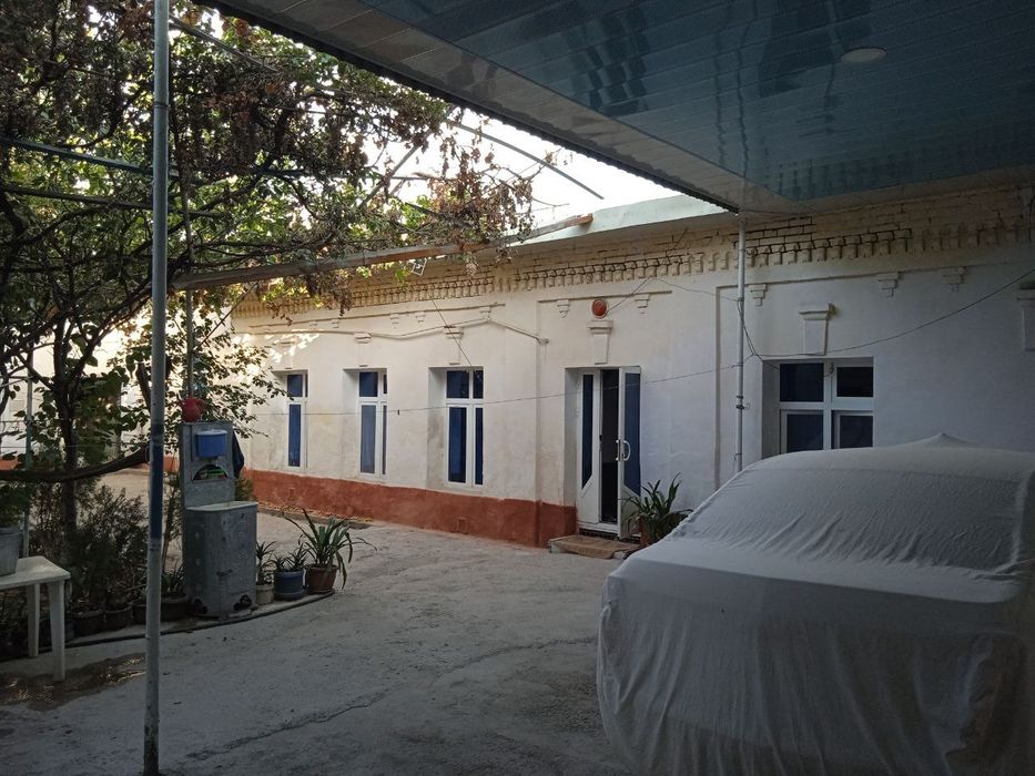 Xovli. Karmana bozor yonida. Srochno