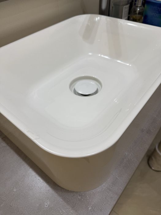 Vand lavoar baie pe blat ceramica alb