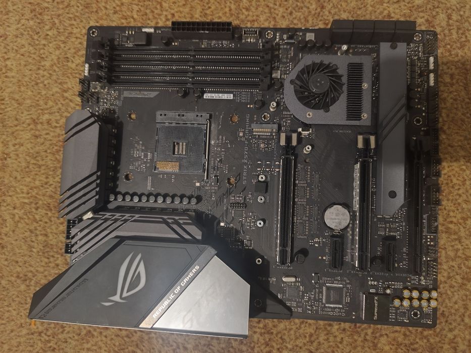 Placi de baza AM4 X570 Aorus Elite și Strix 570-F Gaming