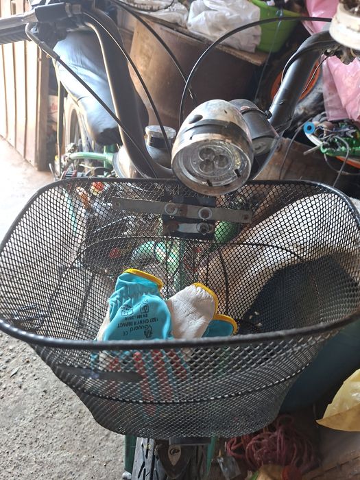 Vand 2 scutere,mai multe detalii la telefon