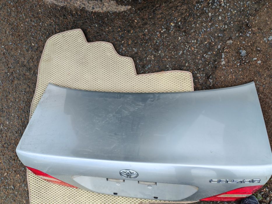 Продаю крышку багажника лс430