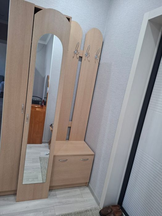 продам прихожую и камод