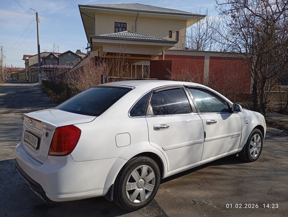 Срочна сотилади Ласетти 2009 йил автомат.