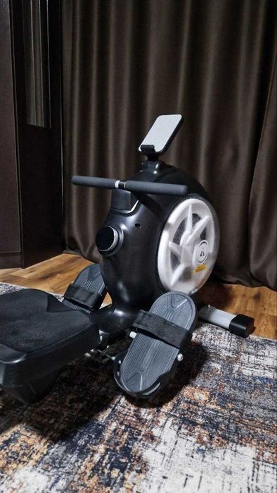 Гребной тренажёр Genau RW500 Hydro
