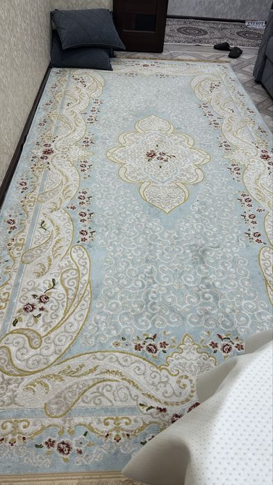 Срочно продам ковер в отличном состояние