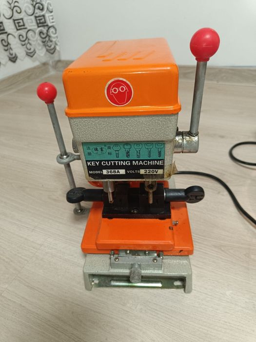 Masina copiat chei - ideal de copiat cheile cu amprenta, auto, moto