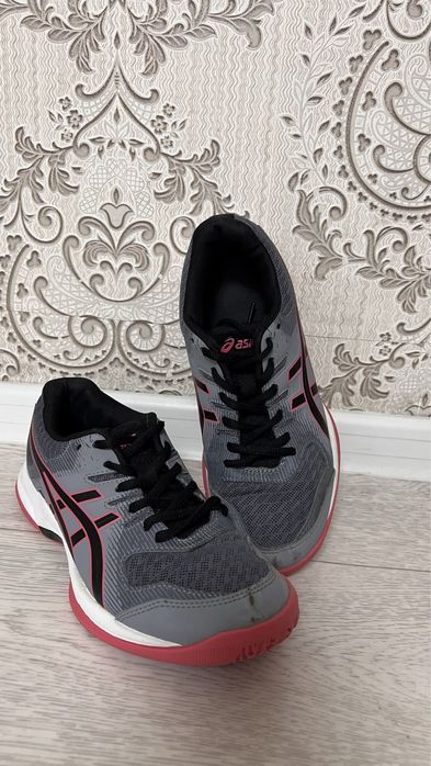 Продам кроссовки