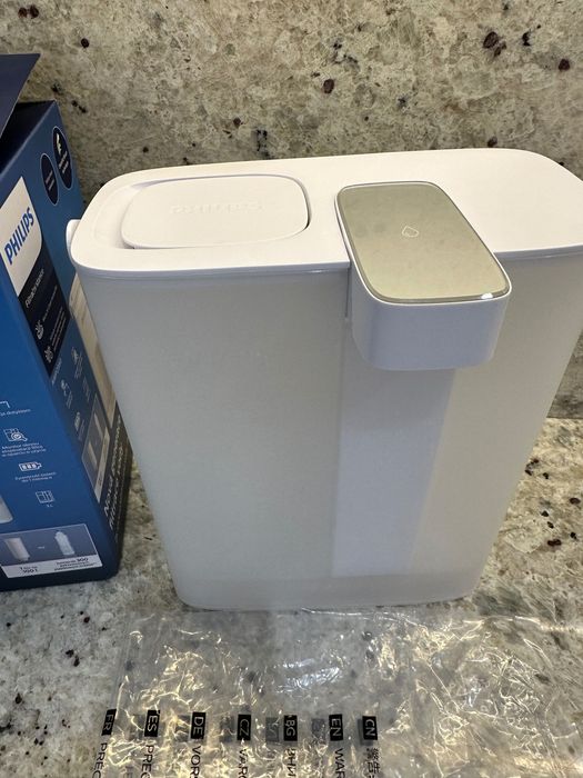 Филтърна кана PHILIPS с четири касетъчни филтъра