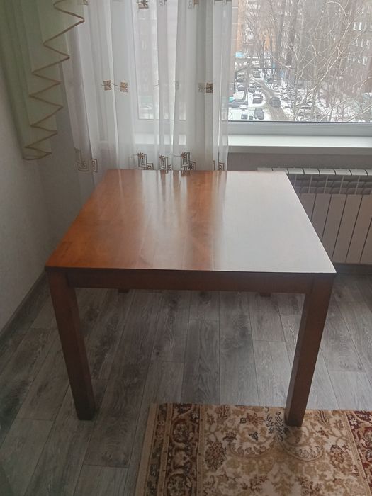 Стол +4 стула. Малазия в отличном состоянии.
