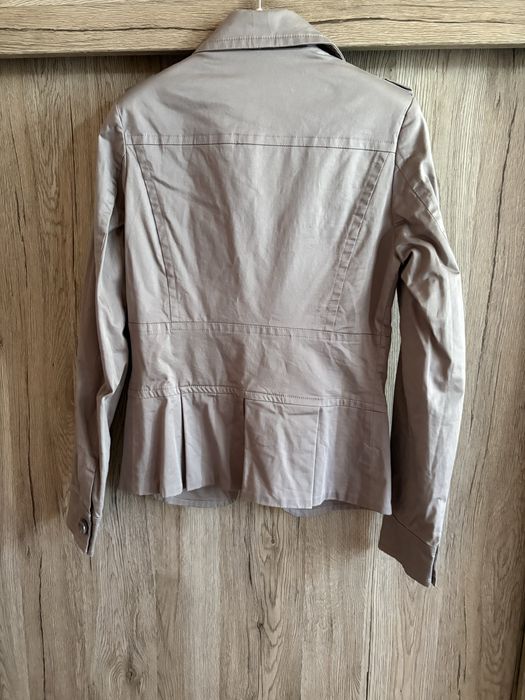 Подарявам дамско сако на марката Anna Biagini размер CS