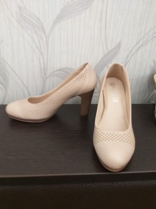 Продам женскую обувь