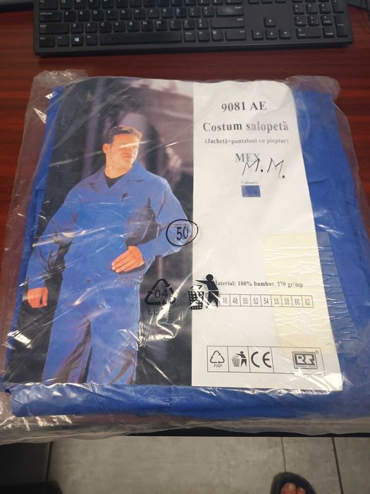 Salopetă de lucru nouă (pantalon cu pieptar și jachetă),marimea 50-60 lei