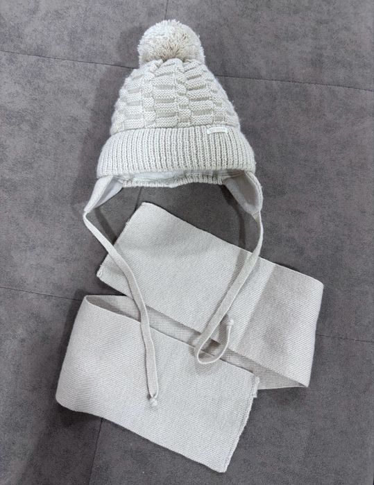 Детска шапочка на флисе  с шарфиком 0-3 мес.