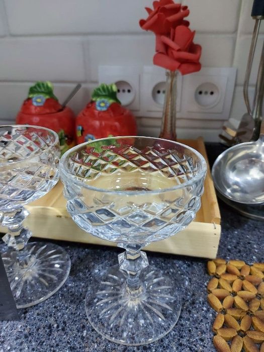 Хрустальные фужеры, рюмки и стопки