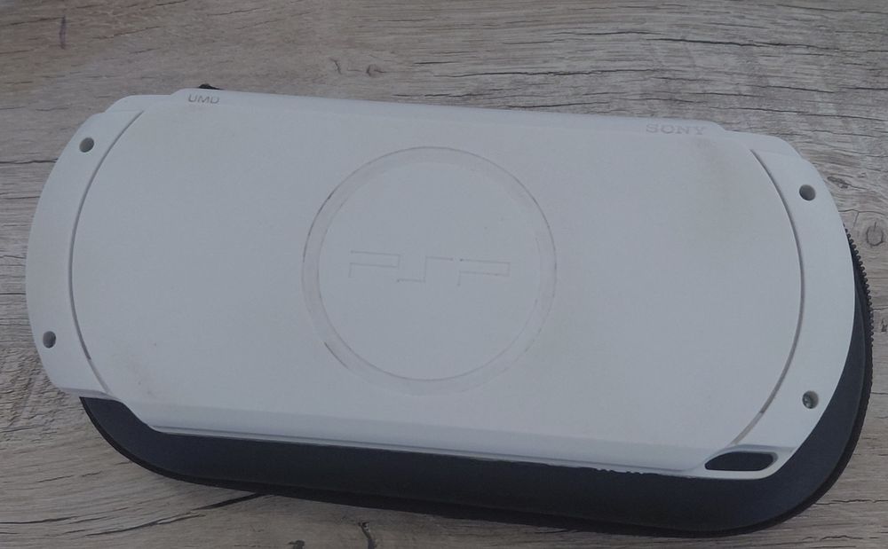 Продам PSP в в белом цвете