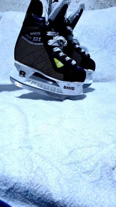 Коньки хоккейные