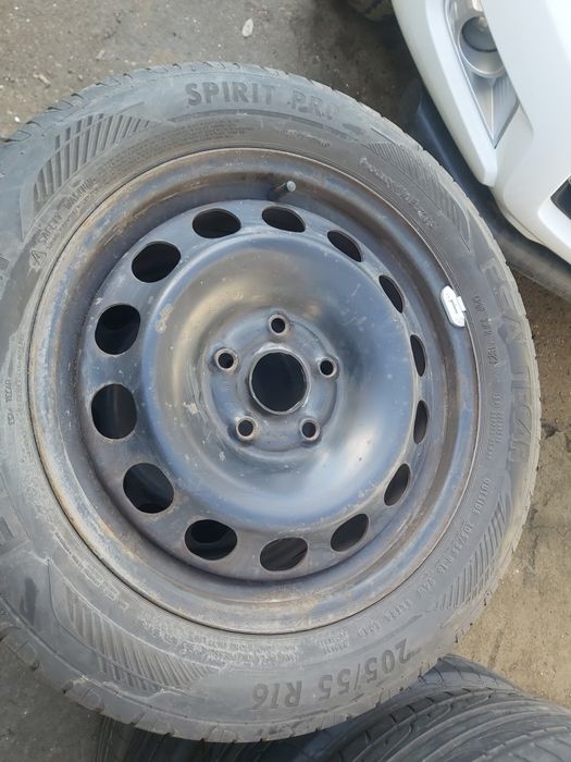 Оригинални джанти 16 цола с летни гуми за Фолксваген Кади 2016 година