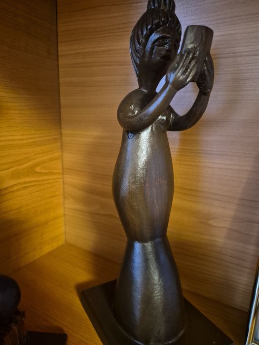 Sculpturi lemn manual