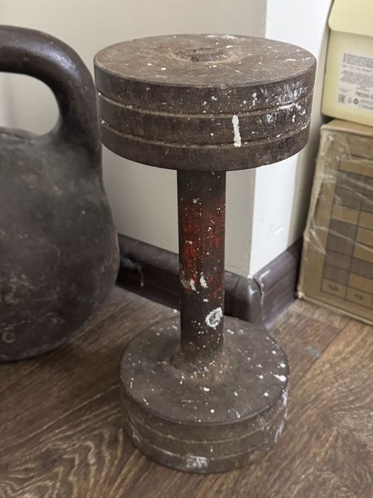 Продаю гирю и гантэлю