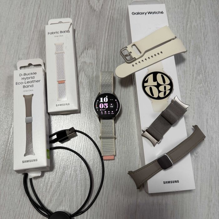 Samsung Galaxy Watch 6 40mm GOLD, impecabil, Pachet Complet + 4 Curele. Am și de bărbați Galaxy Watch 6 Classic 43mm negru. Preț bun pentru ambele!
