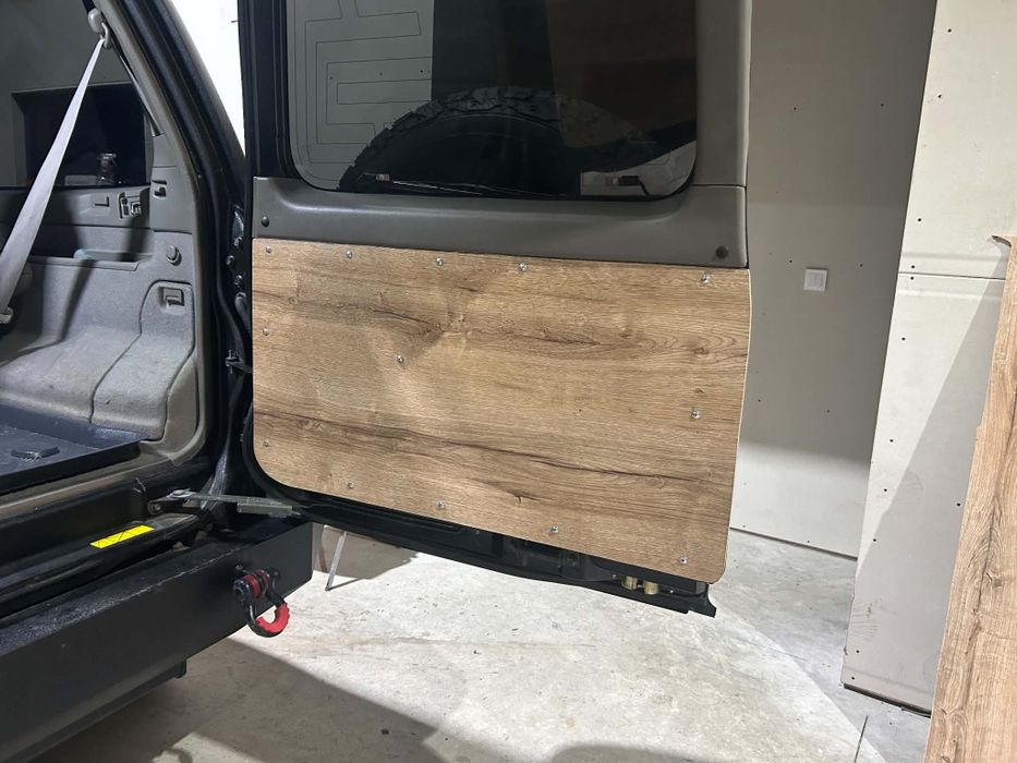 Fete de uși spate /Nissan Patrol y61!