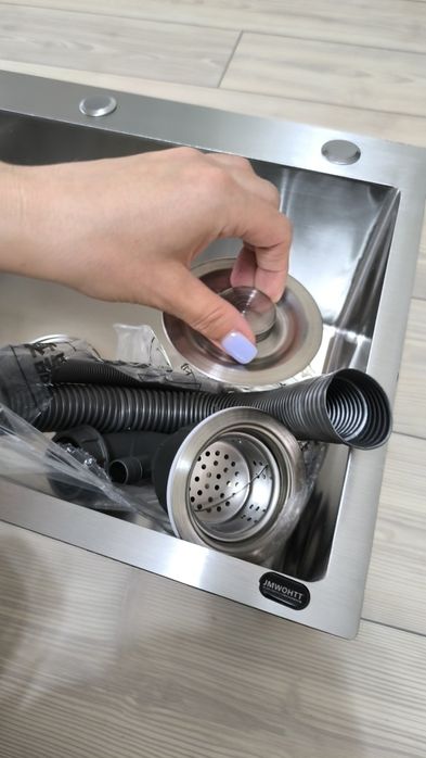 Продам кухонную мойку 68х45