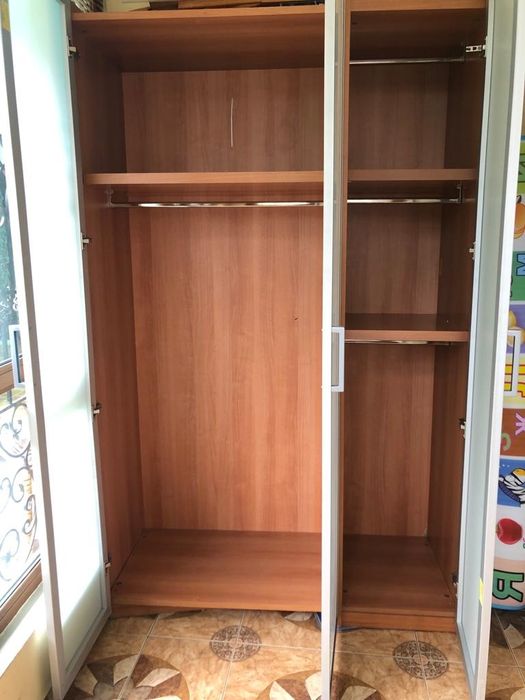 шкаф дерево стекло