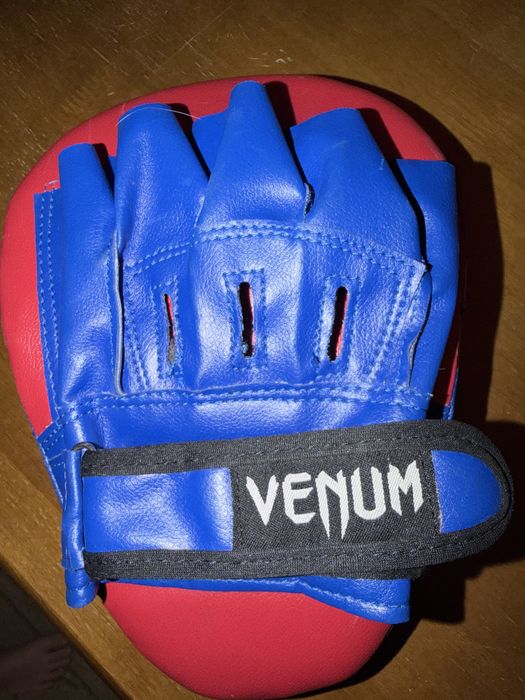 Продам боксерские перчатки