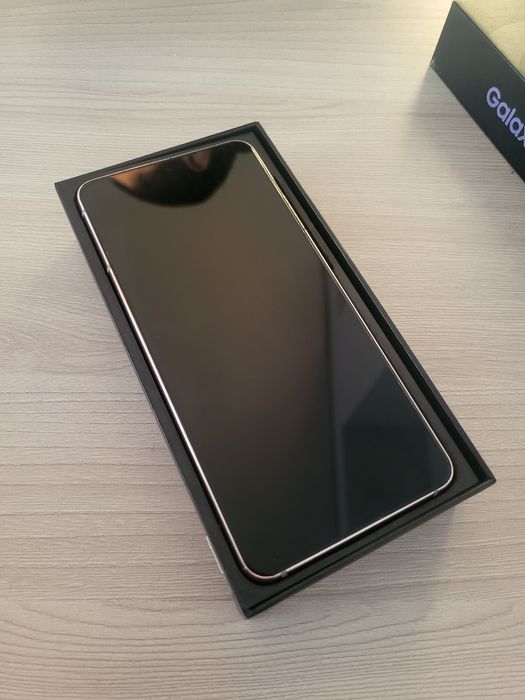 Телефон Samsung S21