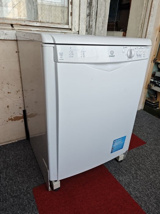 Посудомоечная машина INDESIT DFG262