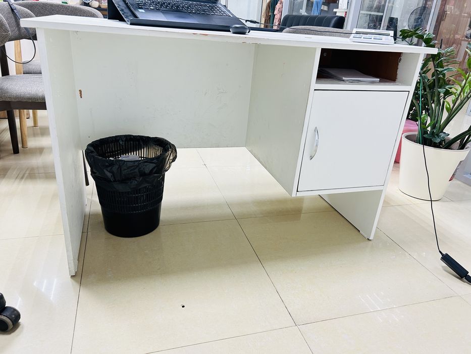 Стол офисный белый