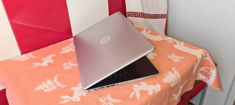 RYZEN 5 de 17 inch= 8 gb ddr 4 = 950 lei