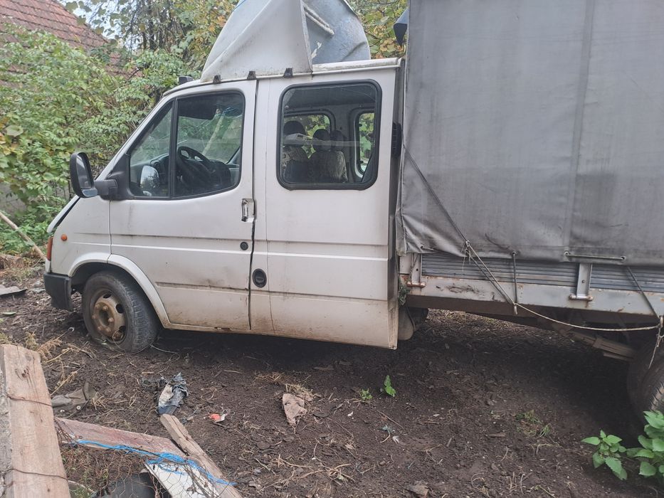 Vând camionetă cu ax dublu