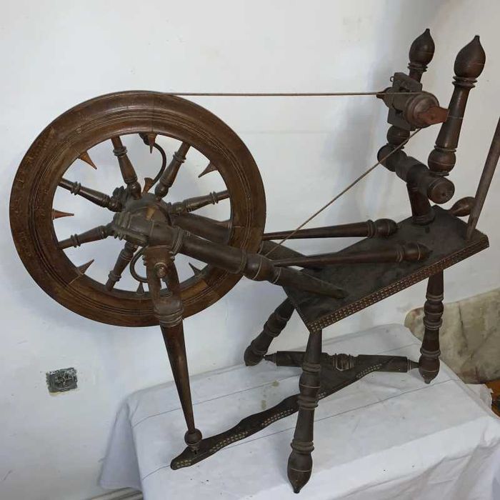 Fus din lemn foarte bine conservat