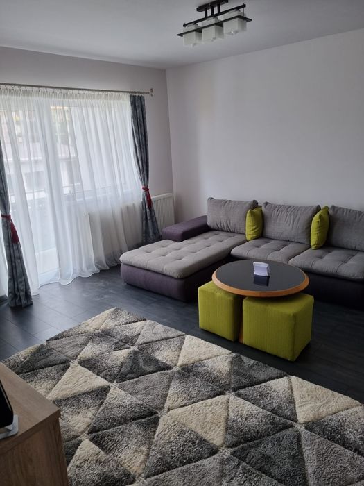 Închiriez  apartament