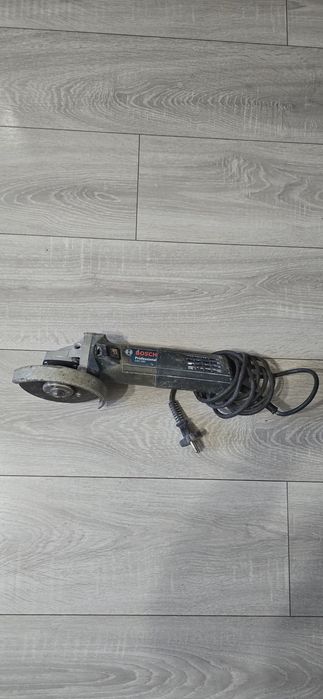Bosch Profesional GPS 880.Nu este nou a fost folosit de 3 ori .Perfect în stare foarte bună de funcționare.