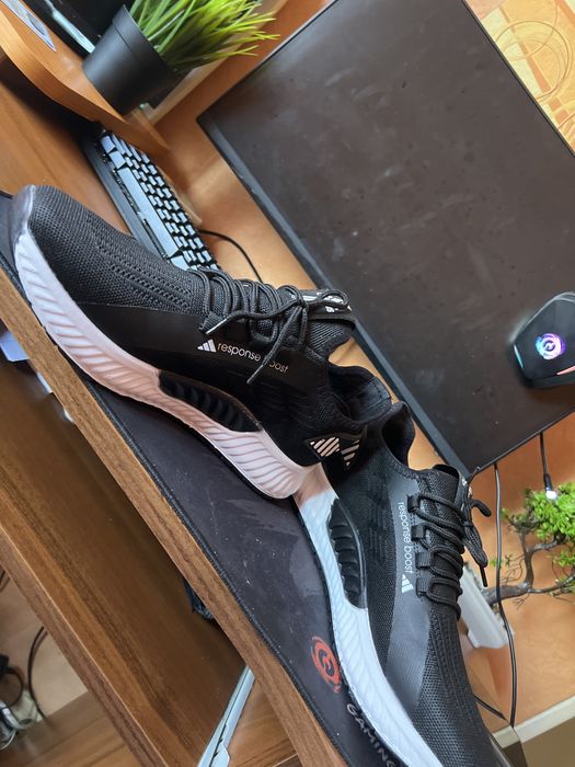 Адидас обувки нови