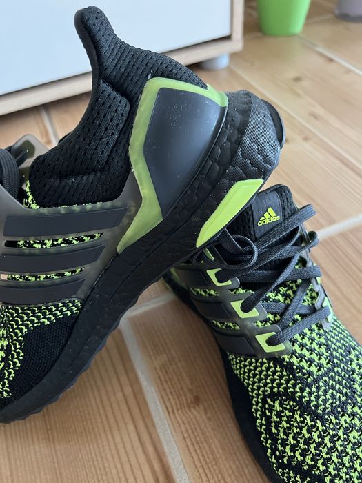 Adidasi adidas negru cu verde