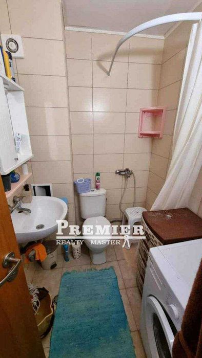 Предлагаме за продажба двустаен апартамент с просторна тераса.