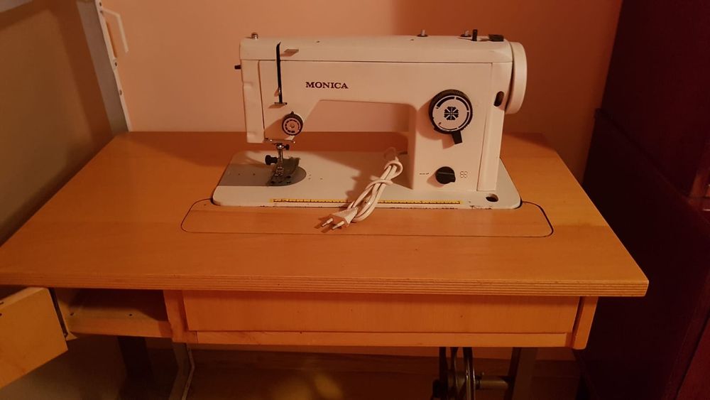 Mașină de cusut electrica Monica