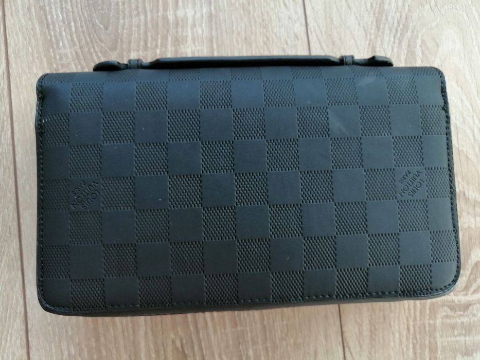 Мъжка чанта за носене в ръка