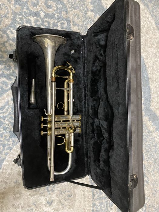 Музыкальный инструмент труба