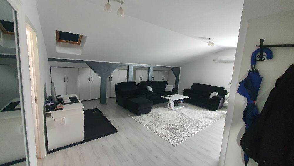 Vând apartament 5 camere