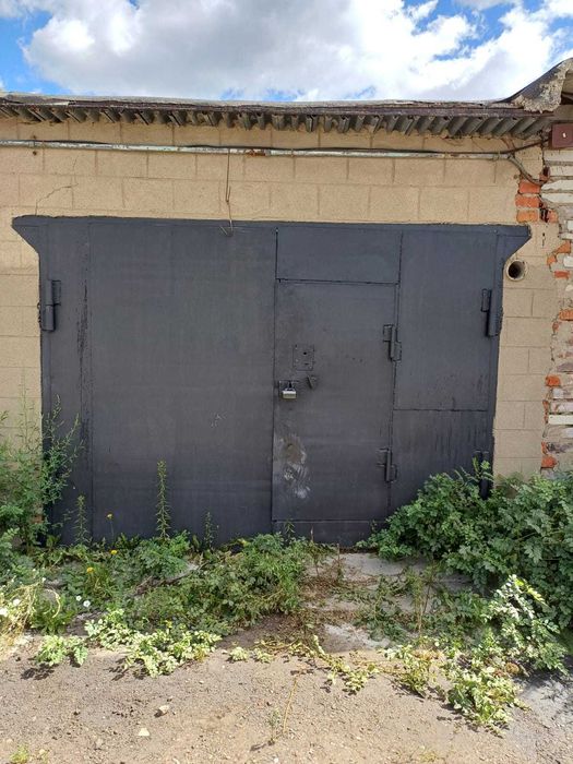 Продам гараж в обществе №9