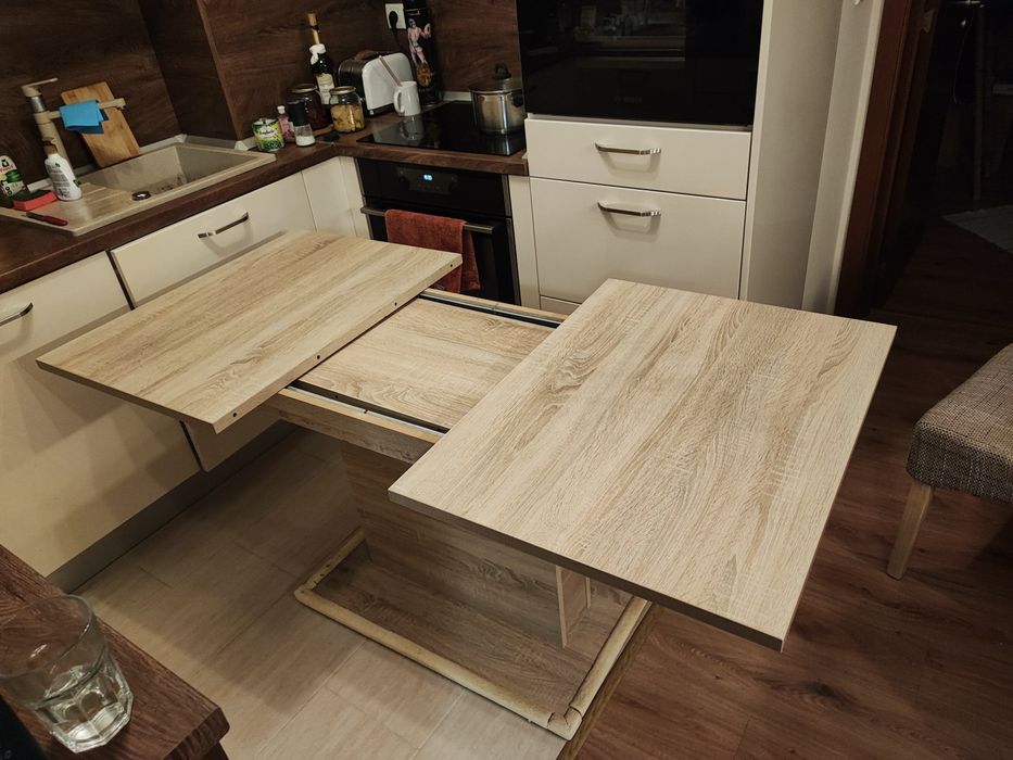 Трапезна маса, разтегаема