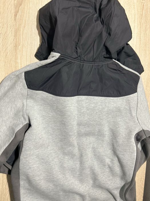 [NEW] Vand hanorac Nike Tech (Marime M)